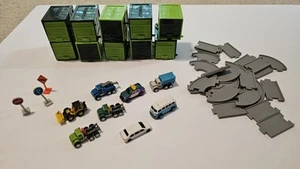 Driven by Battat Pocket Serie 8 Auto, 10 Garage, 3 Cartelli, 23 Strade 44 Pz/A/54 - Foto 1 di 8