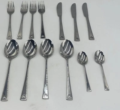 Abert Disney 18/10 Italia, cubiertos orejas perforadas de Mickey Mouse - 13 piezas Foto 1 de 4