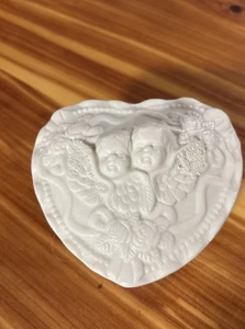 Ivory Porcelain Bisque Trinket Box Cherub Angels Heart Shaped Roses Lidded 3D - Picture 1 of 7