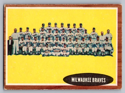 1962 TOPPS #158 MILWAUKEE BRAVES TEAM CARD W/AARON/AMTHEWS/SPAHN/TORRE - Image 1 of 3