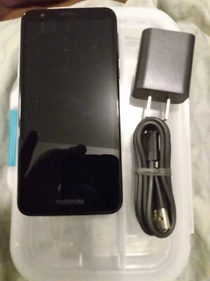 Motorola Moto e6 smartphone 32 GB (unlocked) - Image 1 of 4