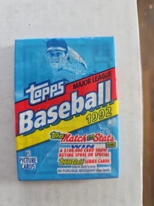 Paquete de 15 tarjetas de béisbol Topps 1992 sin abrir - Imagen 1 de 2