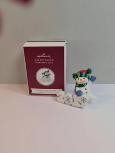 2019 Hallmark QXC9029 " Frosty Fun Decade" Ornament - Picture 1 of 4