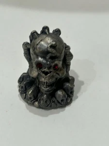 VINTAGE MYTH & MAGIC KEEPER OF THE SKULLS FIGUR 1,5” TALL PEWTER TUDOR 1994 - Bild 1 von 6
