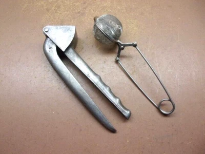 Cast Aluminum 6" Garlic Press & 6" Loose Tea Infuser Clean Old Kitchen Tools! - Изображение 1 из 4