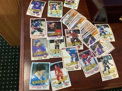 1981-82 Topps Hockey Stars and Commons - Image 1 of 4