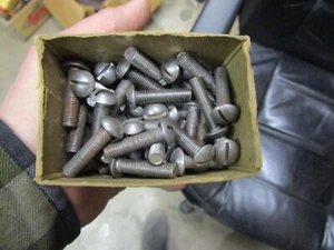 40 NOS Vintage American 1/4"-28 x 1" Schlitz Stahl Rundkopf Maschinenschrauben USA - Bild 1 von 4