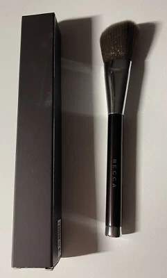 Cepillo de Maquillaje BECCA Iluminador en Ángulo o Herramienta de Rubor 7" L Nuevo en Caja Foto 1 de 4