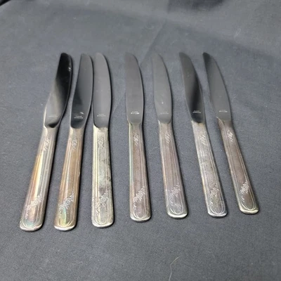 Лот из 7 винтажных тарелочных ножей Oneida Community Tudor Appx 9 дюймов - Изображение 1 из 4