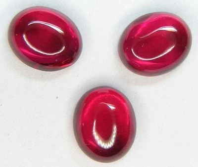 3 PCS. / 15.97CT. OVAL CABOCHON CUT 11x9 MM. PIGEON BLOOD RED RUBY LAB CORUNDUM - Image 1 of 2