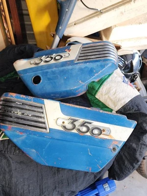 Suzuki T350 L 1971 cubiertas laterales Foto 1 de 4