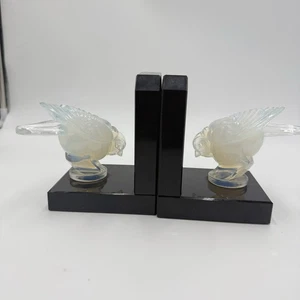 Sabino Frankreich opalisierendes Kunstglas Moineau Gourmand Spatz Buchstützen Marmorsockel - Bild 1 von 13