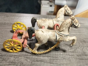 Vintage Two Horse Drawn Cast Iron Toy for Fire Pumper Engine - Foto 1 di 8