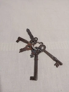 6 llaves esqueleto vintage New Britain, P.A. Leer - Imagen 1 de 7