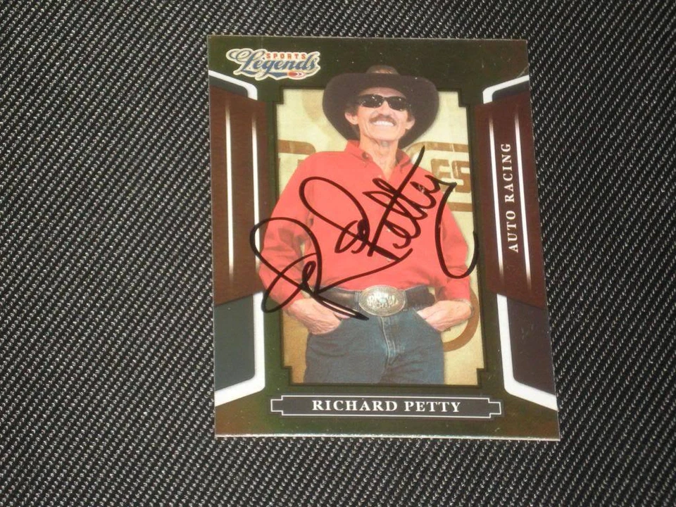 RICHARD PETTY 2008 DONRUSS LEGENDS SIGNED CARD #137 - Image 1 of 1