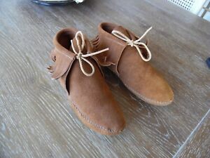Pre-owned Minnetonka Moccasins Boots Size 10
