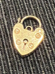 Vintage 9ct Gold Heart Padlock Fastener Charm Sheffield Hallmark - Picture 1 of 7