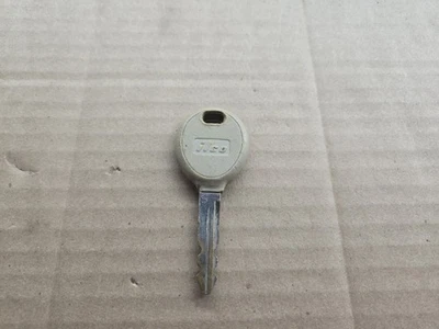 Llave de puerta de encendido gris y cromada Dodge Chrysler Jeep Aftermarket Y164-PT Foto 1 de 2