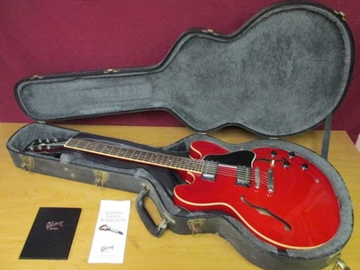 Guitarra Eléctrica Gibson ES-335 Semi-Hueca 2010- Rojo Cereza con Estuche Rígido Original **Excelente** Foto 1 de 4