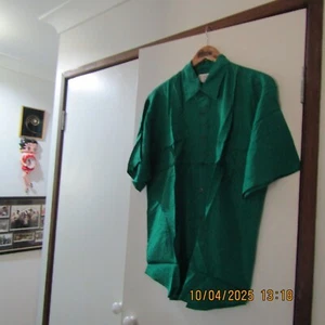 Size L Winner Men's Dark Green 100% Washed Silk Shirt 2 Pockets on Front S/S - Picture 1 of 6