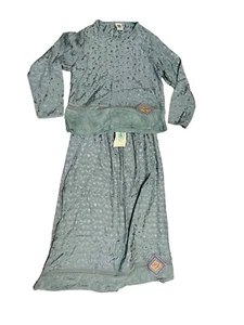 Usindo Women’s 2 Piece Outfit Size Large Green Skirt Top Long Sleeve NWT Shiny - Picture 1 of 15