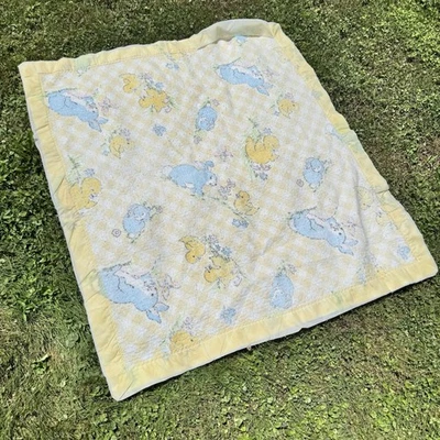 Manta acrílica vintage Beacon Bunny & Chick Crib borde satinado azul amarillo a cuadros Foto 1 de 4