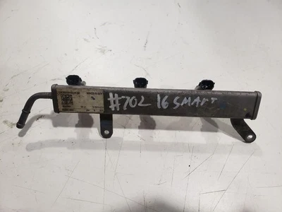 Trilho de combustível com injetor de combustível - 2016 Smart Fortwo Coupe automático - OEM A2810103400 - Imagem 1 de 4