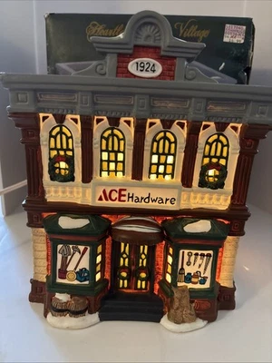 Casa de porcelana iluminada Heartland Valley Village Ace Hardware Foto 1 de 4