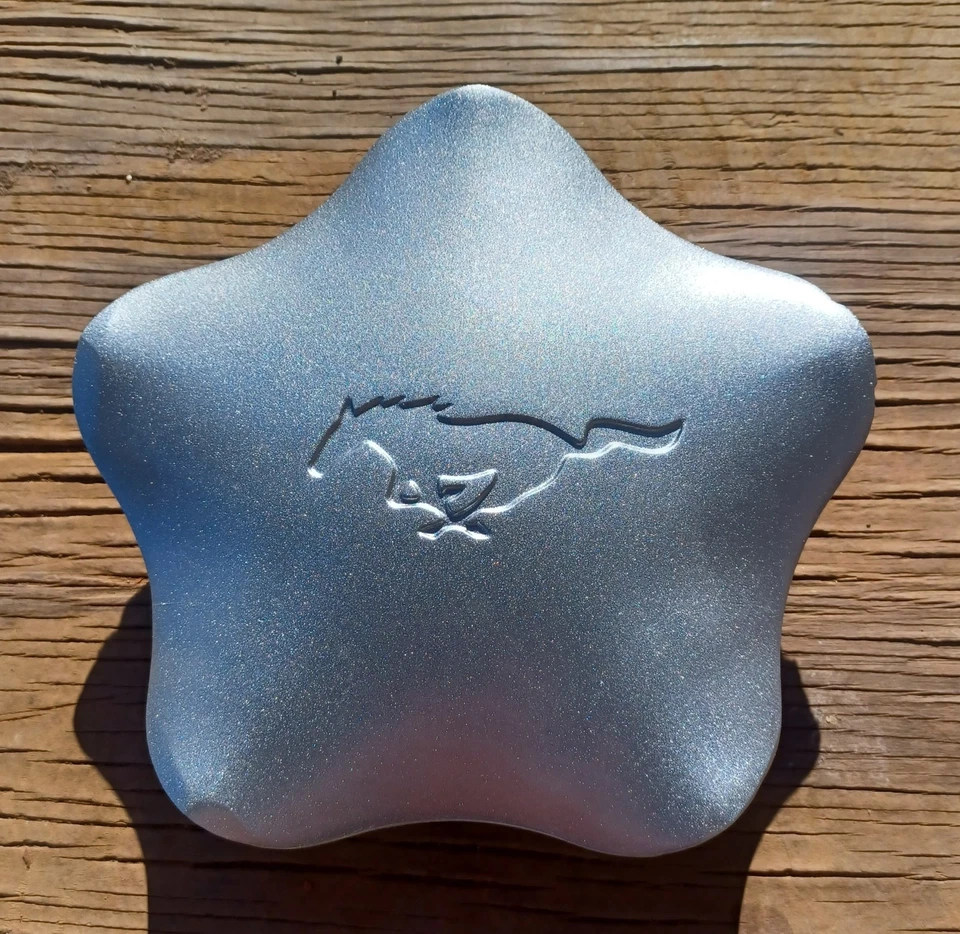 Tapa central Ford Mustang, 1994-1998 parte # F4ZC 1A096 DA repintada reparada Foto 1 de 3