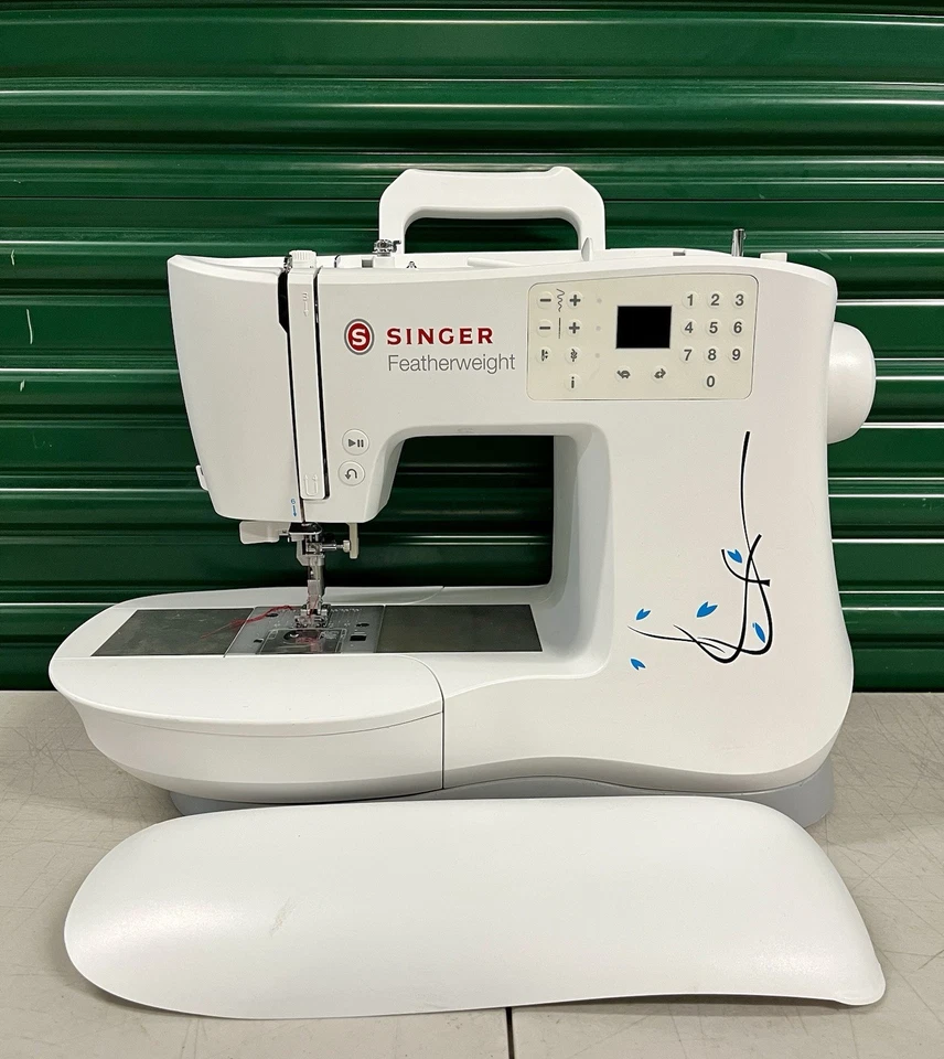 Singer Featherweight C240 IEF Even Feed Sewing Machine TESTED WORKS - Image 1 of 4