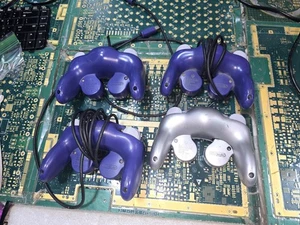 Nintendo GameCube (4)- Mando DONANTE DEFECTUOSO EXACTO 2-T1 - Problemas aleatorios - PIEZAS - Imagen 1 de 19