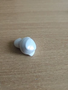 Auriculares inalámbricos blancos Samsung Galaxy Buds Plus SM-R175 solo auriculares derecho  - Imagen 1 de 5
