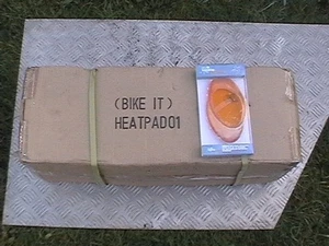 JOBLOT 50x BIKE IT CRYSTAL HEAT PADS REUSABLE HAND WARMERS MOTORCYCLE BIKE ATV + - Picture 1 of 4