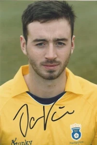 HAMPSHIRE, SOUTHERN BRAVE & ENGLAND: JAMES VINCE SIGNIERT 6x4 PORTRÄTFOTO + KOA - Bild 1 von 1
