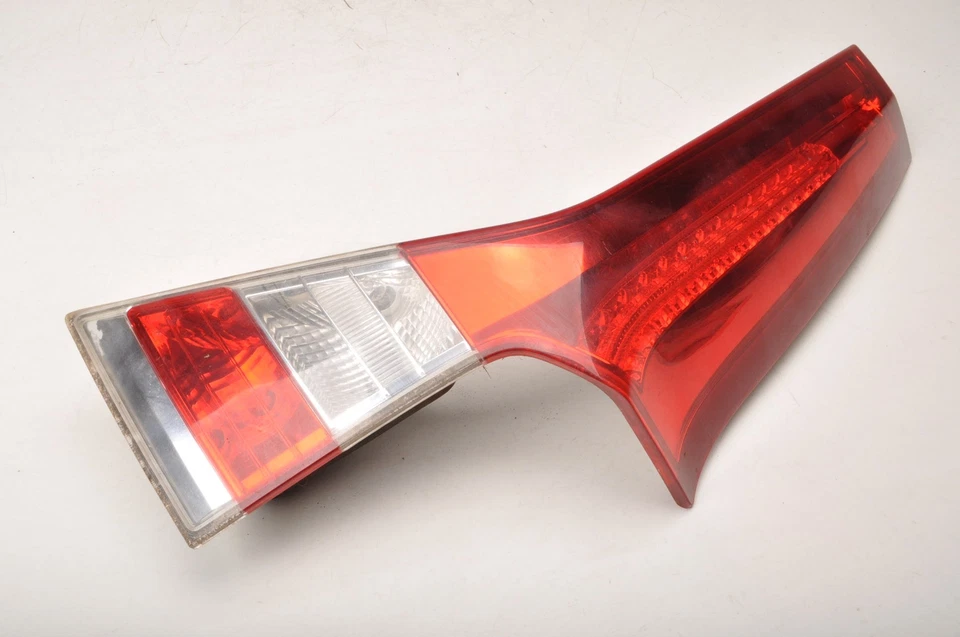 VOLVO V70 III Luz Trasera LED De Maletero Derecho - Imagen 1 de 4