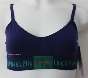 Nuevo con etiquetas Calvin Klein QF4919 ""Monograma"" Inalámbrico Convertible Logotipo Bralette Púrpura, S - Imagen 1 de 7