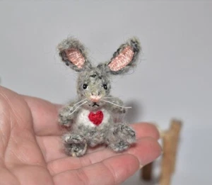 Handgefertigt Kaninchen Miniatur gehäkelt Hase Handarbeit Puppe Hase Liebhaber Geschenk 2" - Bild 1 von 6