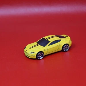 2020 Hot Wheels Aston Martin V8 Vantage Yellow HW Exotics 5-Pack Loose J5sp - Picture 1 of 4