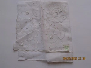 VTG  Embroidered WHITE MADEIRA Bridal Wedding Hankie - Picture 1 of 3