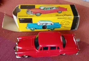 VOITURE SCHUCO.  MICRO RACER , MERCEDES 220 - Foto 1 di 5