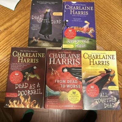Lot Of 5 Charlaine Harris PB Books True Blood Sookie Stackhouse Series 1, 5-8 Foto 1 de 3