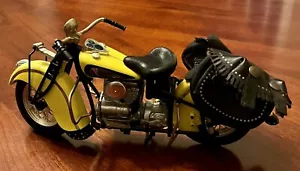 Rare Yellow Danbury Mint Indian Motorcycle 1:10 Scale Diecast Model Saddlebags - Picture 1 of 6