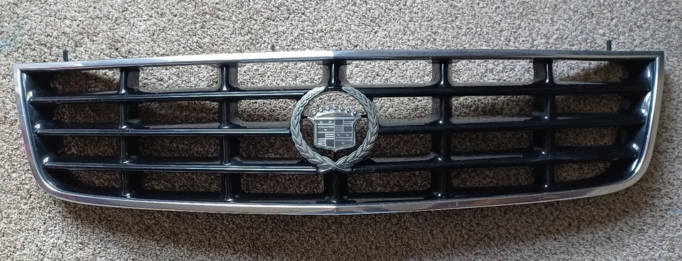 1998-2002 Cadillac Seville Grill With Emblem Chrome And Black OEM  - Image 1 of 4