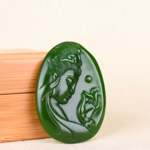 Chinesische grüne Jade Schnitzerei Guan Yin Kwan-yin Göttin Buddha Anhänger Amulett - Bild 1 von 3