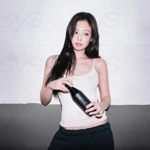 JENNIE x Stanley 1913 All Day Slim Luxe Bottle Midnight Ruby + Tracking Number - Picture 1 of 7