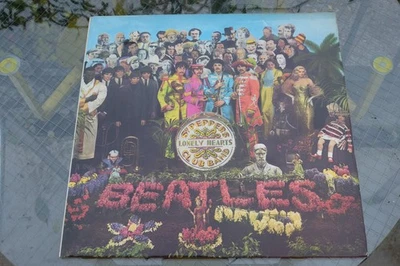 BEATLES    SGT PEPPERS LONELY HEARTS CLUB BAND 1967 TOP! mit cutout  - Bild 1 von 4