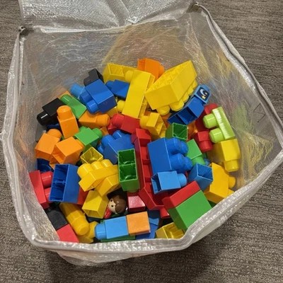 Lot 134 Mega Bloks Green Town series by Fisher-Price - Image 1 of 4