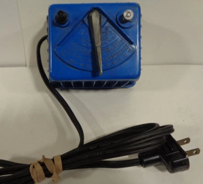 LIONEL #4150 TRANSFORMADOR DE 50 VATIOS CON BOTÓN INVERSO IDEAL PARA CONJUNTO BÁSICO Foto 1 de 4