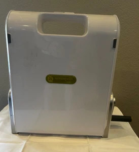 Accuquilt GO! 55100 FABRIC CUTTING MACHINE FREE SHIPPING - Picture 1 of 3