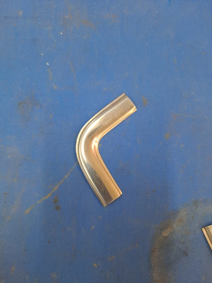 Datsun 240z 280z 70-78 escotilla trasera vidrio esquina moldura pieza  ¡Bonitas piezas OEM! Foto 1 de 1